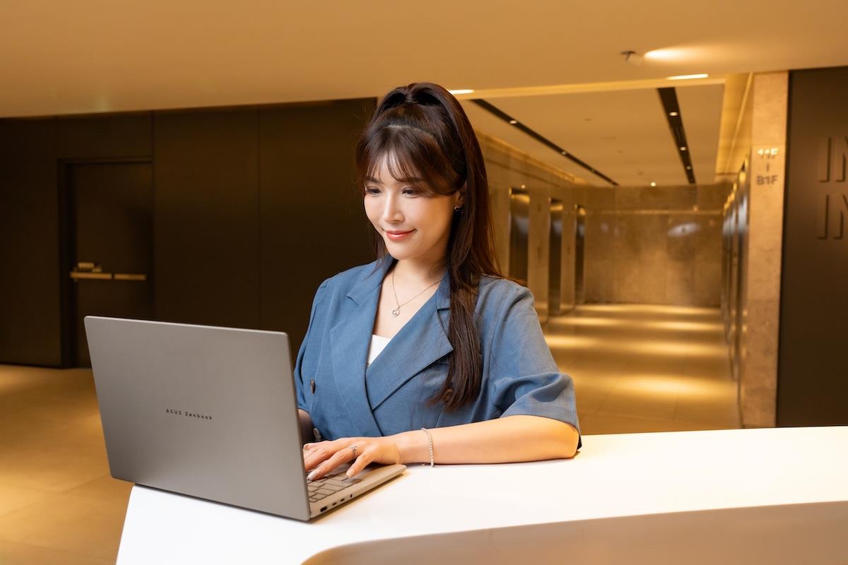 ASUS Zenbook A14 (UX3407QA)雲朵機 世界最輕 Copilot+ PC。